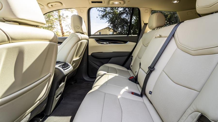 Интерьер Cadillac XT6 Luxury 2019 года  (фото 26 из 39)